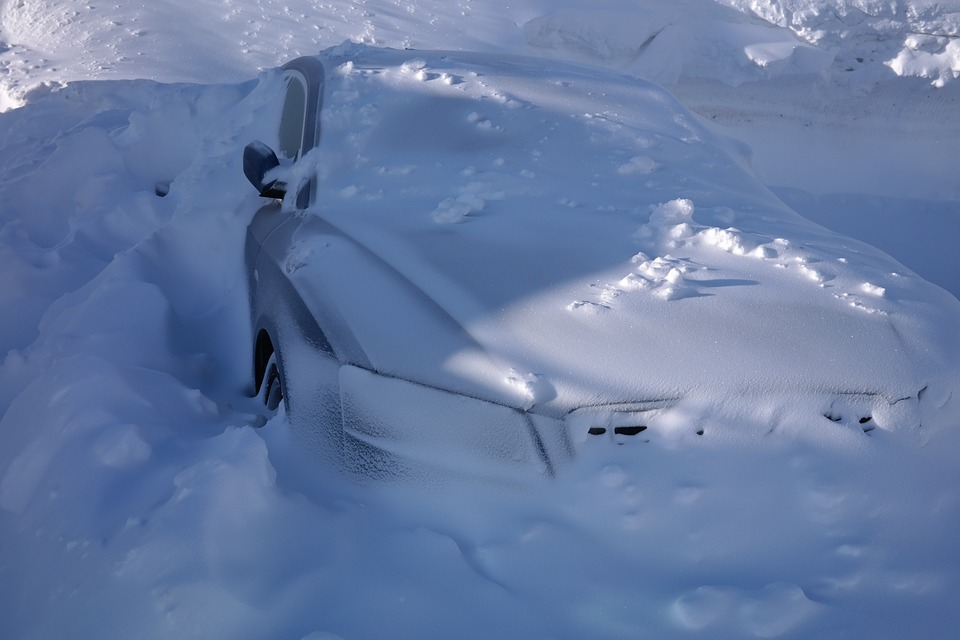 Winter Car Emergency Kit – 11 Things You Need To Own